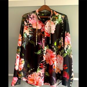 Beautiful Marciano floral print blouse